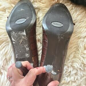 Indeed Retro Croc Heels with Bow & Jewel Accent – Vintage-Inspired Pumps